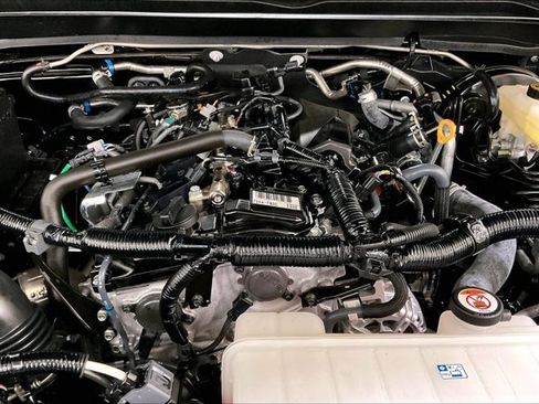 Certified 2025 Toyota Tacoma SR5 AWD/4WD image 11