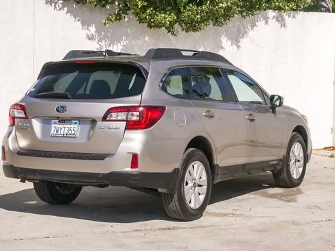 Used 2017 Subaru Outback 2.5i Premium image 7