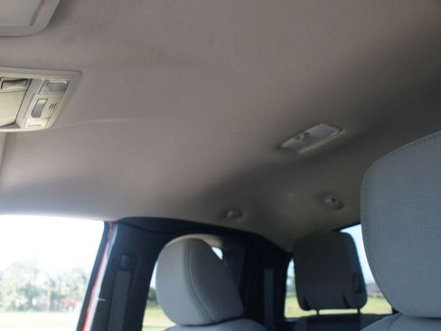 Used 2018 Toyota Tacoma SR5 AWD/4WD image 6