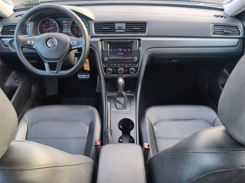 Used 2018 Volkswagen Passat 2.0T R-Line image 18