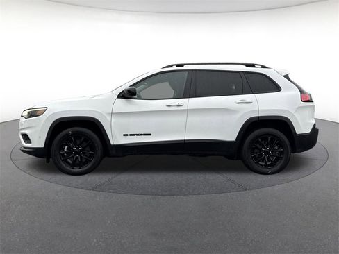 Used 2023 Jeep Cherokee Altitude Lux image 2
