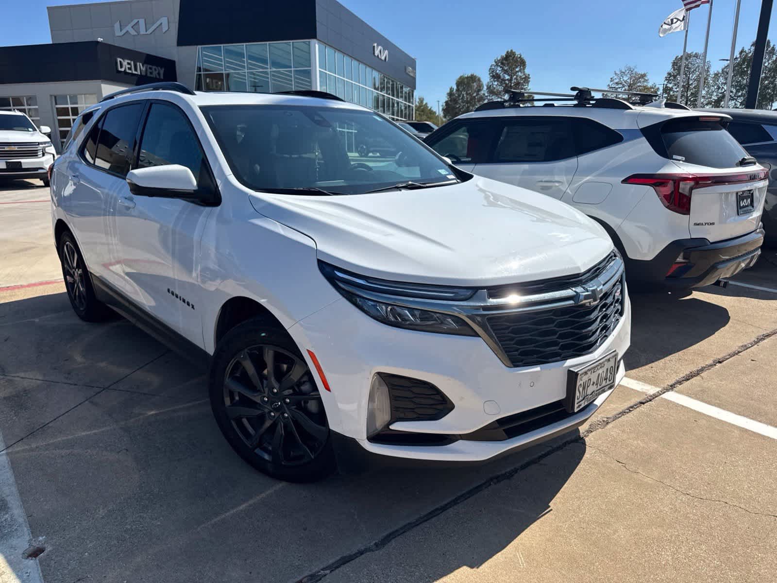 Used 2022 Chevrolet Equinox RS w/ RS Leather Package FWD image 3