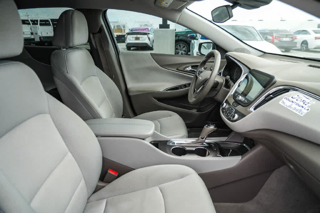 Used 2020 Chevrolet Malibu LT FWD image 16