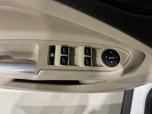 Used 2015 Ford Escape Titanium w/ Equipment Group 301A FWD image 17