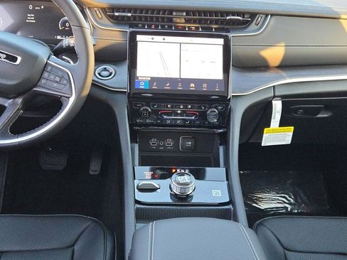 New 2025 Jeep Grand Cherokee Limited w/ Luxury Tech Group II image 22