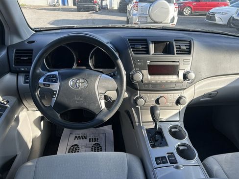 Used 2012 Toyota Highlander 4WD w/ Tech Pkg image 11