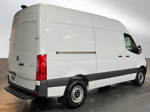 Used 2025 Mercedes-Benz Sprinter 2500 image 3