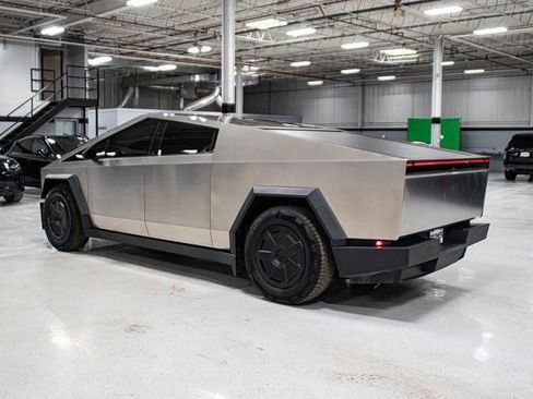 Used 2025 Tesla Cybertruck AWD Crew Cab image 4