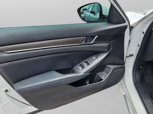 Used 2018 Honda Accord EX image 14