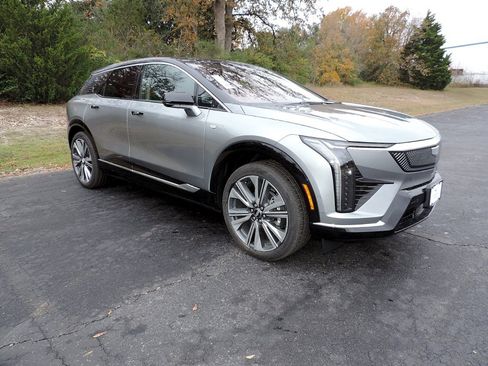 New 2026 Cadillac Optiq Luxury 2 image 3