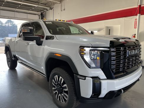 New 2026 GMC Sierra 2500 Denali Ultimate AWD/4WD image 3