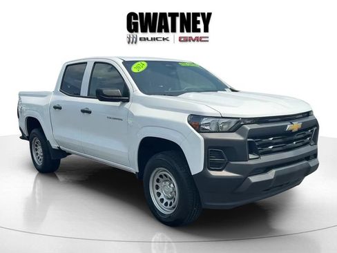 Used 2024 Chevrolet Colorado W/T RWD image 3