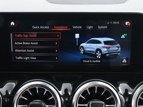 Used 2022 Mercedes-Benz GLA 250 4MATIC w/ Premium Package Lite image 36