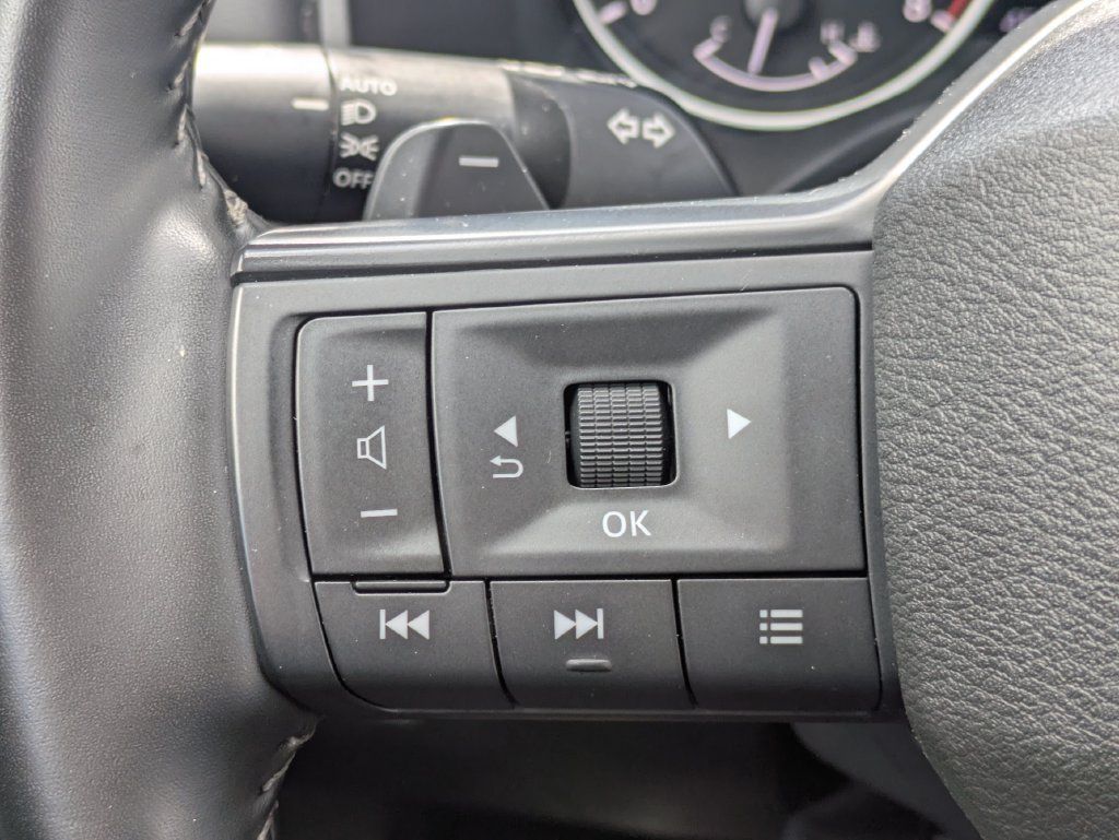 Used 2025 Nissan Rogue SV FWD image 22