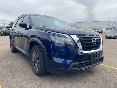 Used 2025 Nissan Pathfinder SV AWD/4WD image 4
