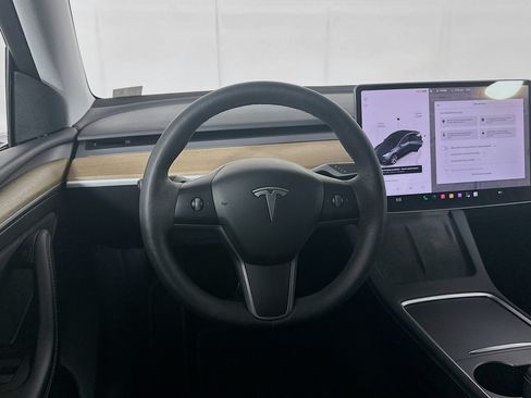Used 2023 Tesla Model Y Long Range AWD/4WD image 16