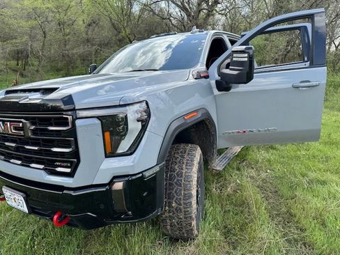 Used 2024 GMC Sierra 2500 AT4X image 17