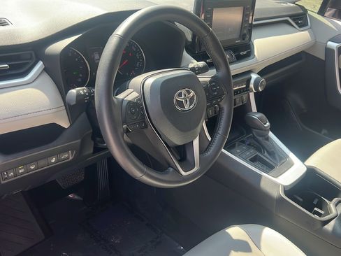 Used 2022 Toyota RAV4 XLE Premium FWD image 4