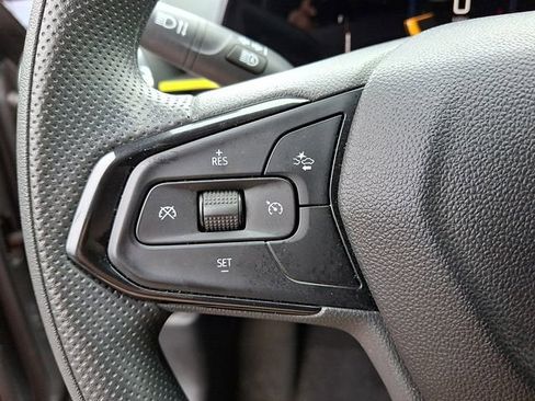Used 2025 Chevrolet Trax LT FWD image 21