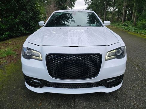 Used 2015 Chrysler 300 S image 8