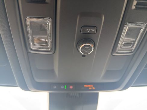 Used 2025 Chevrolet Tahoe LT AWD/4WD image 31