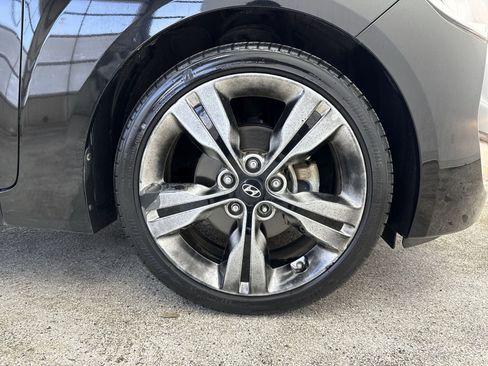 Used 2017 Hyundai Veloster Value Edition image 37