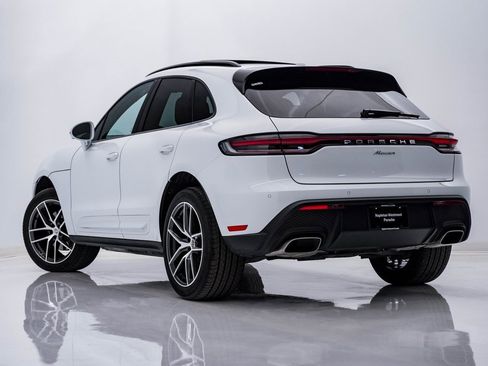 Certified 2025 Porsche Macan image 3
