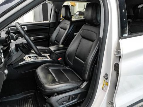 Used 2020 Ford Explorer XLT w/ Equipment Group 202A AWD/4WD image 36
