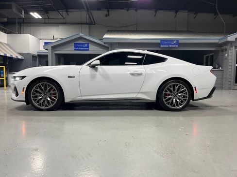 Used 2024 Ford Mustang GT Premium RWD image 4