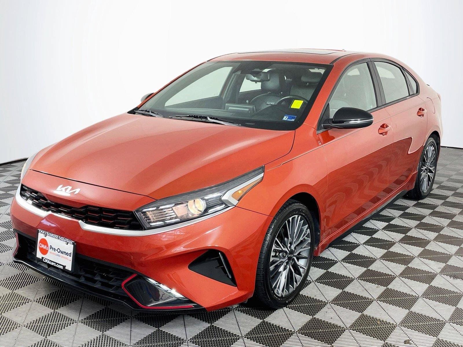Used 2022 Kia Forte GT-Line w/ GT-Line Premium Package FWD image 3