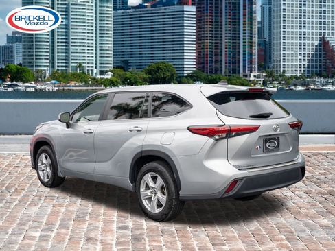 Used 2023 Toyota Highlander LE image 7