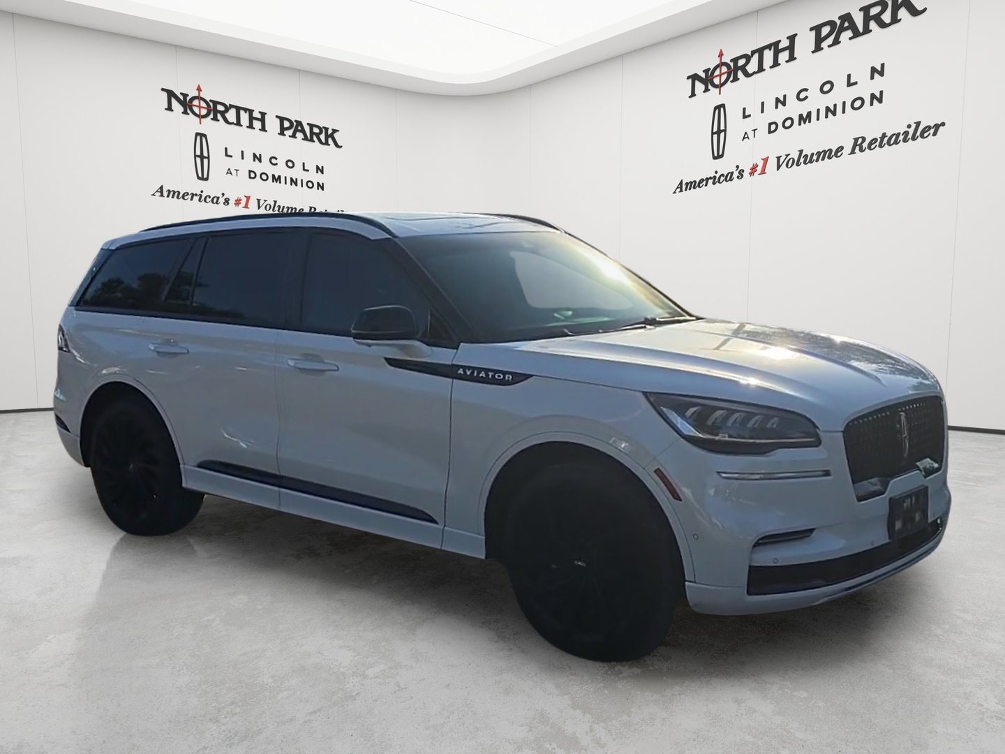 Used 2022 Lincoln Aviator Reserve w/ Equipment Group 201A AWD/4WD image 7