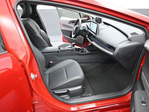Certified 2025 Toyota Prius XLE image 32