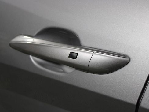 Used 2025 Hyundai Elantra Blue image 28