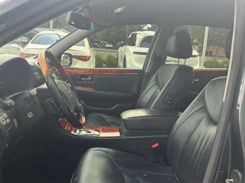 Used 2005 Lexus LS 430 w/ Premium Pkg RWD image 4