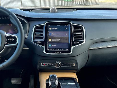 Used 2023 Volvo XC90 T8 Ultimate w/ Lounge Package image 9