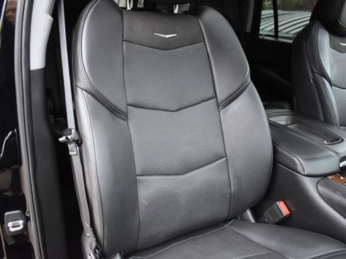 Used 2017 Cadillac Escalade Luxury image 54