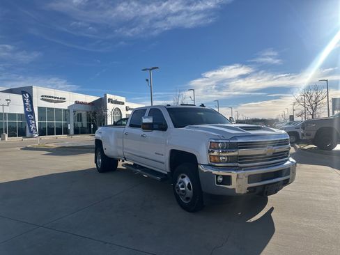 Used 2019 Chevrolet Silverado 3500 LTZ w/ Duramax Plus Package image 7