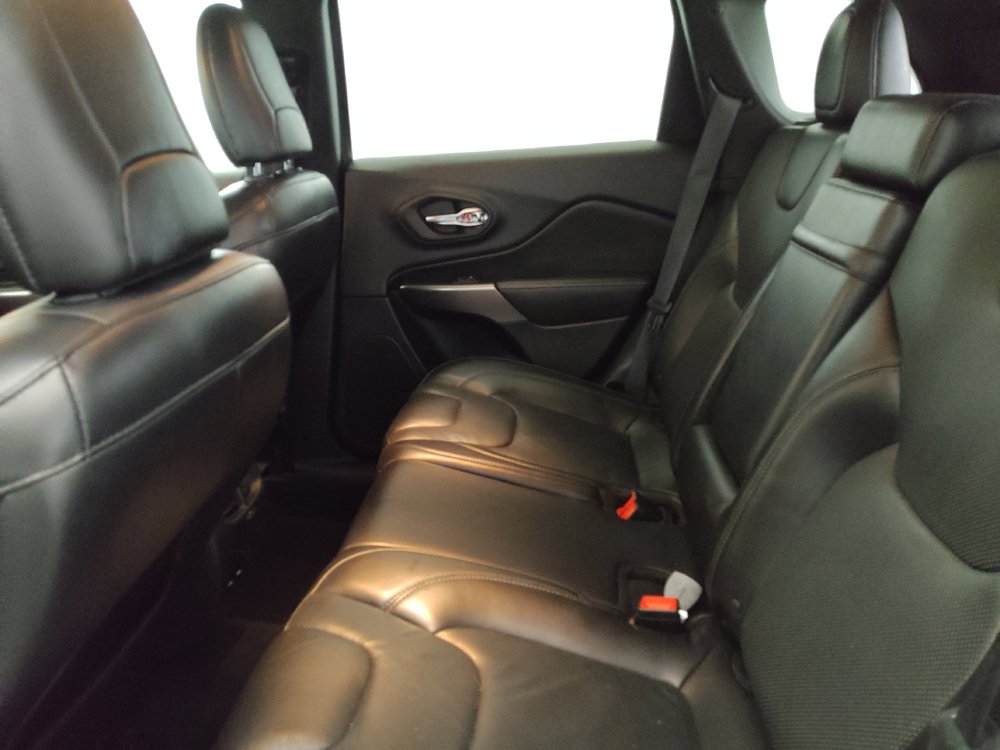 Used 2019 Jeep Cherokee Limited FWD image 18