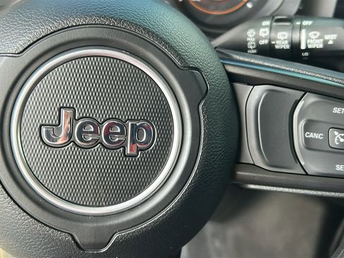 Used 2025 Jeep Wrangler Sport AWD/4WD image 20