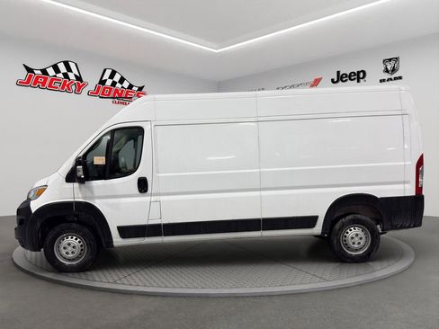 Used 2025 RAM ProMaster 2500 w/ Convenience Group image 2