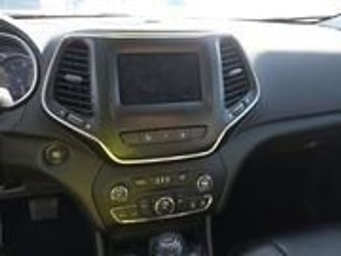 Used 2021 Jeep Cherokee Latitude Plus w/ Sun & Sound Group image 17