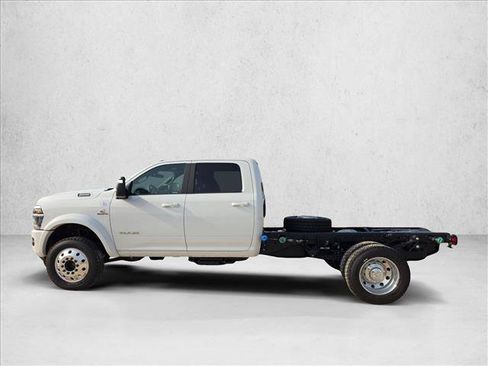New 2026 RAM 4500 4x4 Crew Cab DRW w/ Laramie Trim Package image 5
