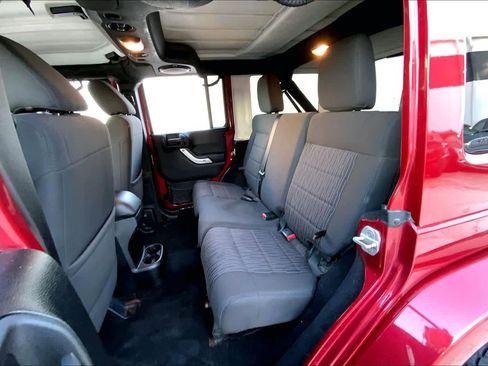 Used 2012 Jeep Wrangler Unlimited Sahara w/ Connectivity Group image 17