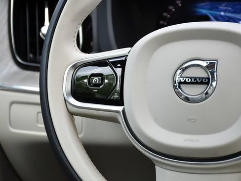 Certified 2024 Volvo XC60 B5 Plus w/ Protection Package Premier AWD/4WD image 23