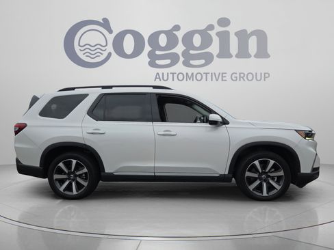 Certified 2025 Honda Pilot Touring image 6