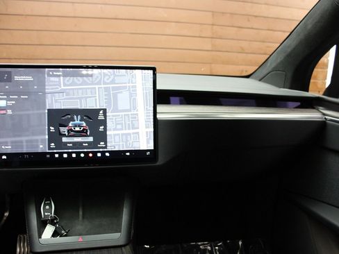 Used 2022 Tesla Model X image 36