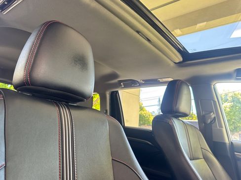 Used 2019 Toyota Highlander SE AWD/4WD image 25