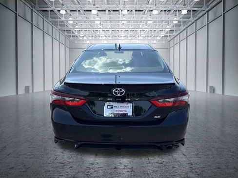 Certified 2021 Toyota Camry SE FWD image 4