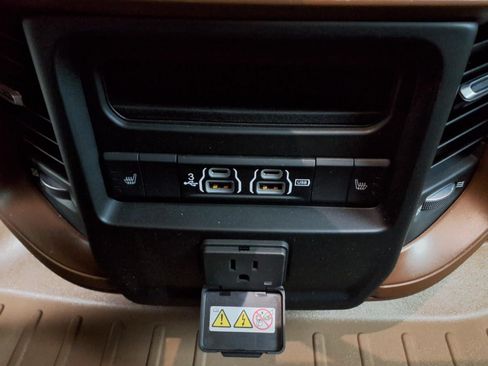 Used 2019 RAM 1500 Laramie RWD image 14
